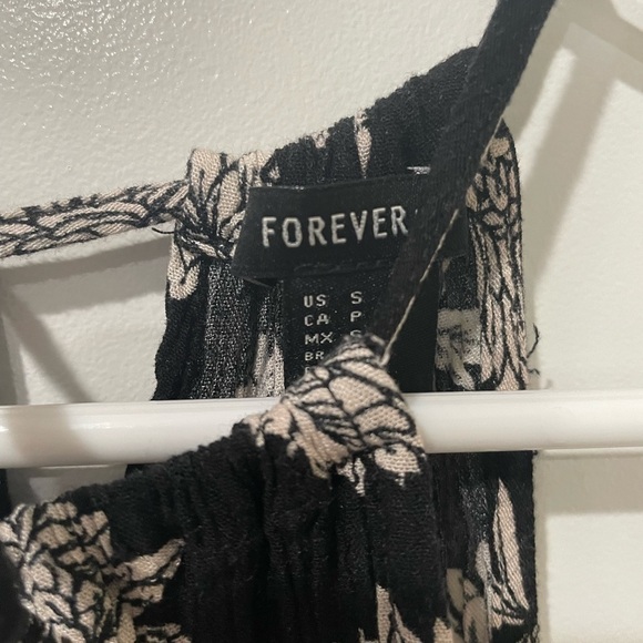 Forever 21 Halter Maxi Dress - Picture 2 of 4